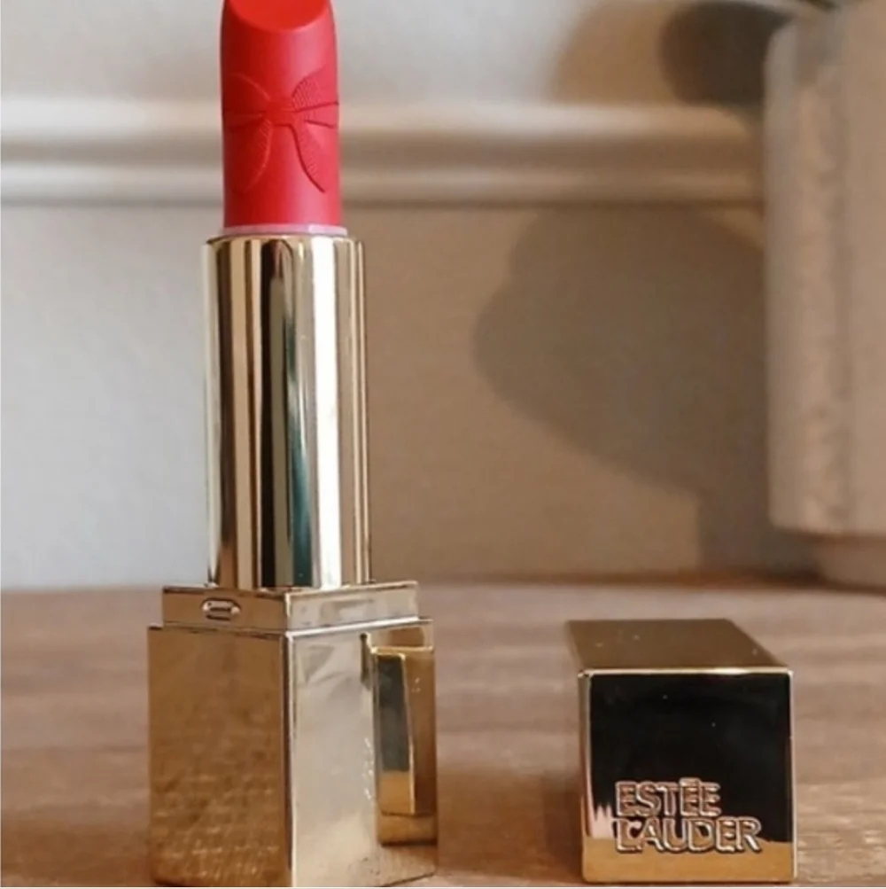 Limited Edition Este Lauder Red Robin Shade Lipstick NWOB .12 OZ